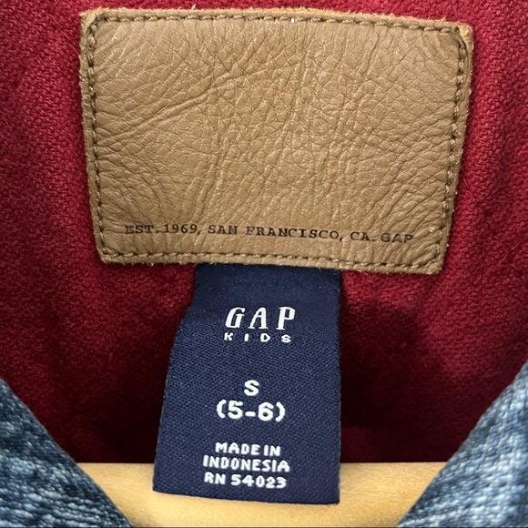 GAP fleece lined jeans jacket, size 5-6yo - Picture 5 of 8